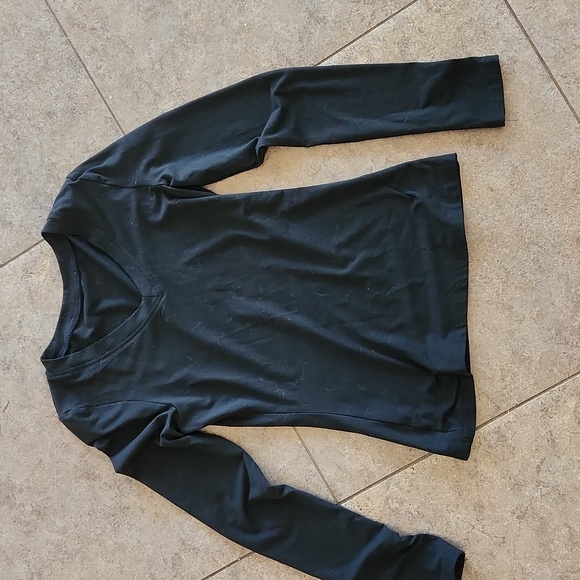 Tops - NWOT.. V NECK TOP